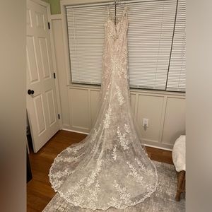 NEW W TAGS- UNALTERED WEDDING DRESS! Essence of Australia bridal size 14 (8/10)